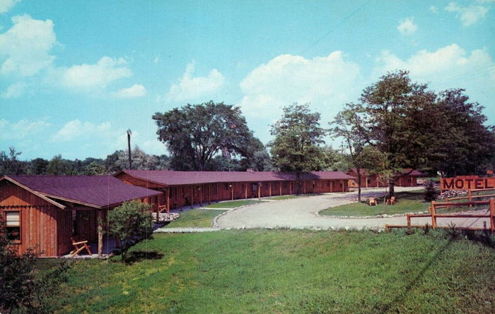 Cedar Lodge Motel - Old Postcard (newer photo)